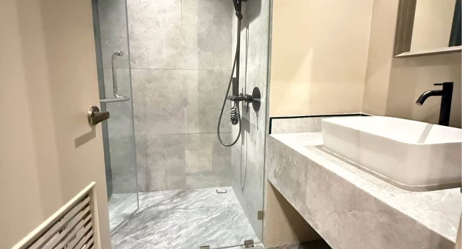 For sale and for rent 2 bedrooms condo in Watthana, Bangkok