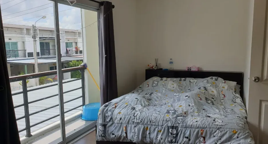 For rent 3 bedrooms townhouse in Khan Na Yao, Bangkok