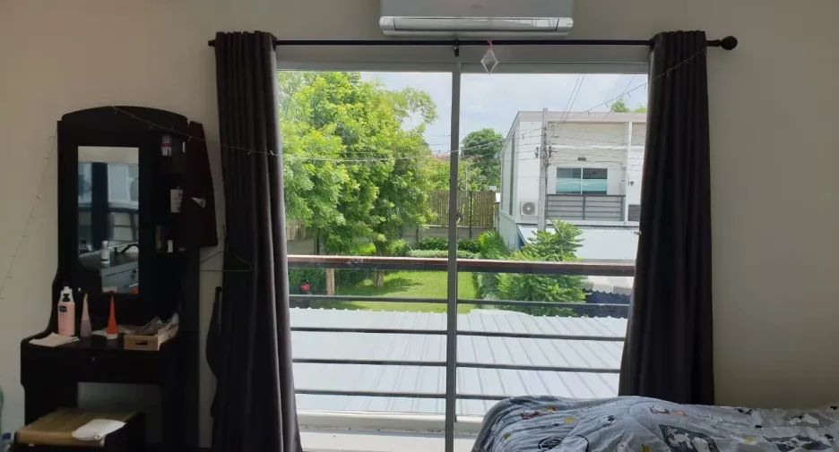 For rent 3 bedrooms townhouse in Khan Na Yao, Bangkok