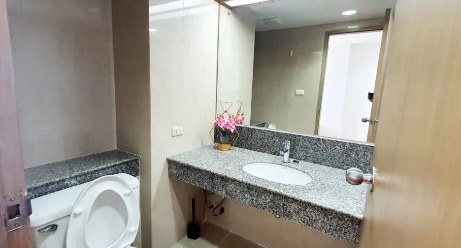 For sale 3 bedrooms condo in Bang Kho Laem, Bangkok