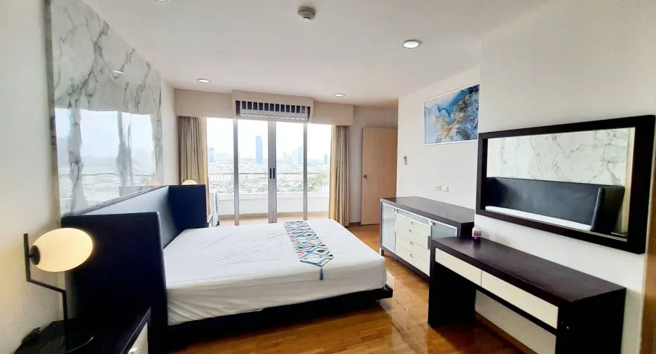For sale 3 bedrooms condo in Bang Kho Laem, Bangkok