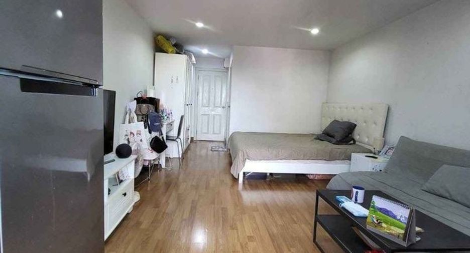 For rent studio condo in Phra Khanong, Bangkok