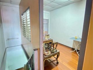 For sale 3 bedrooms retail Space in Thon Buri, Bangkok