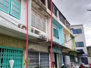 For sale 3 bedrooms retail Space in Thon Buri, Bangkok