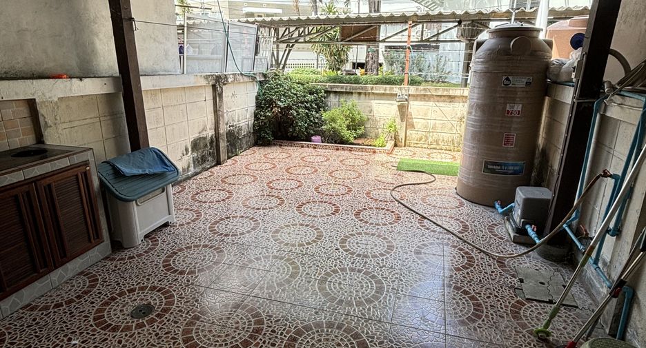 For rent 2 bedrooms townhouse in Mueang Samut Prakan, Samut Prakan