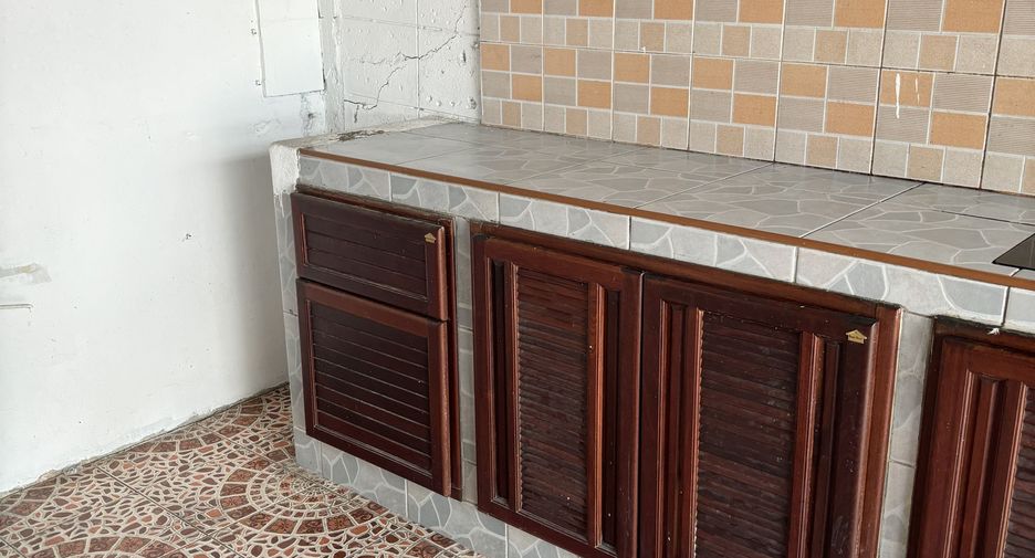 For rent 2 bedrooms townhouse in Mueang Samut Prakan, Samut Prakan