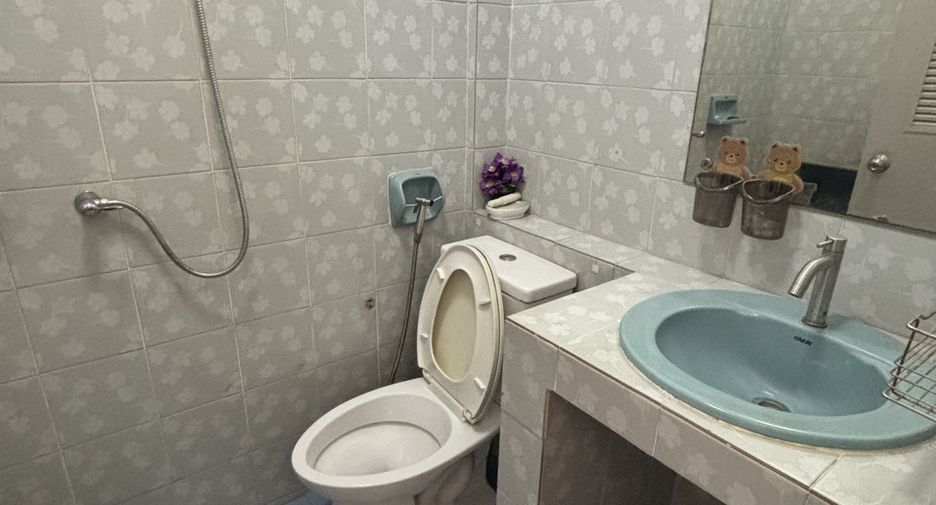 For rent 2 bedrooms townhouse in Mueang Samut Prakan, Samut Prakan
