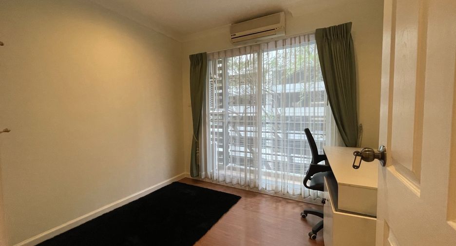 For sale 3 bedrooms condo in Khlong Toei, Bangkok