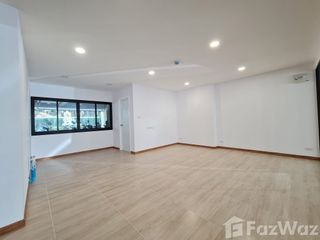 For rent 1 bed retail Space in Phra Khanong, Bangkok