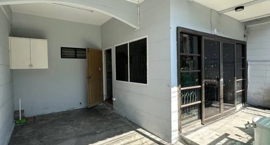 À louer 3 chambres maison à Bueng Kum, Bangkok
