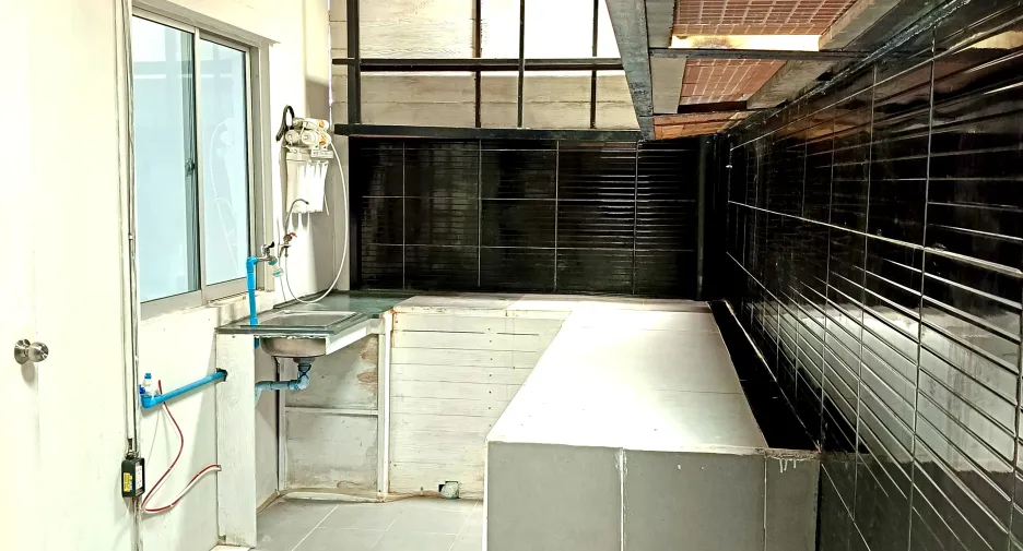 For rent 3 bedrooms townhouse in Mueang Samut Prakan, Samut Prakan