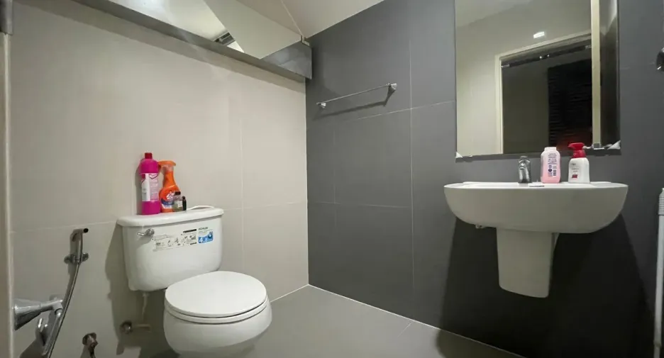 For sale 3 bedrooms condo in Saphan Sung, Bangkok