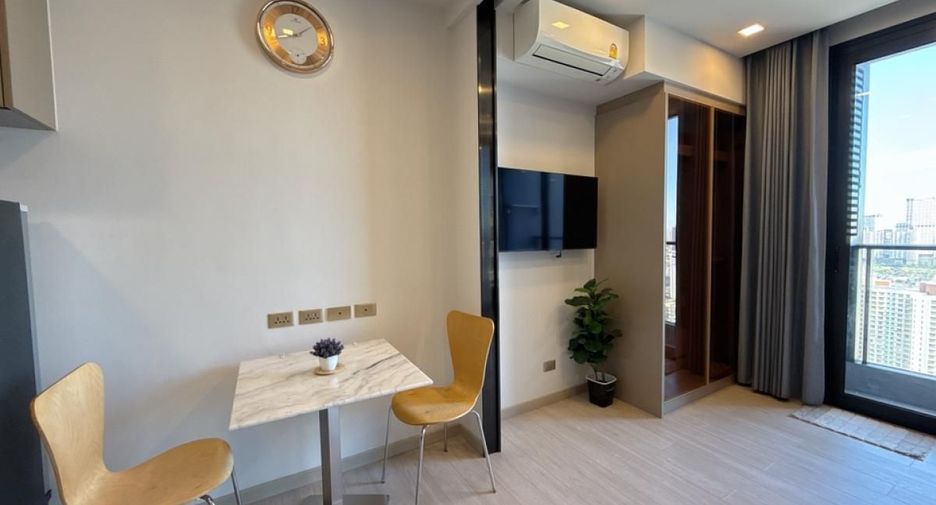For sale スタジオ condo in Huai Khwang, Bangkok