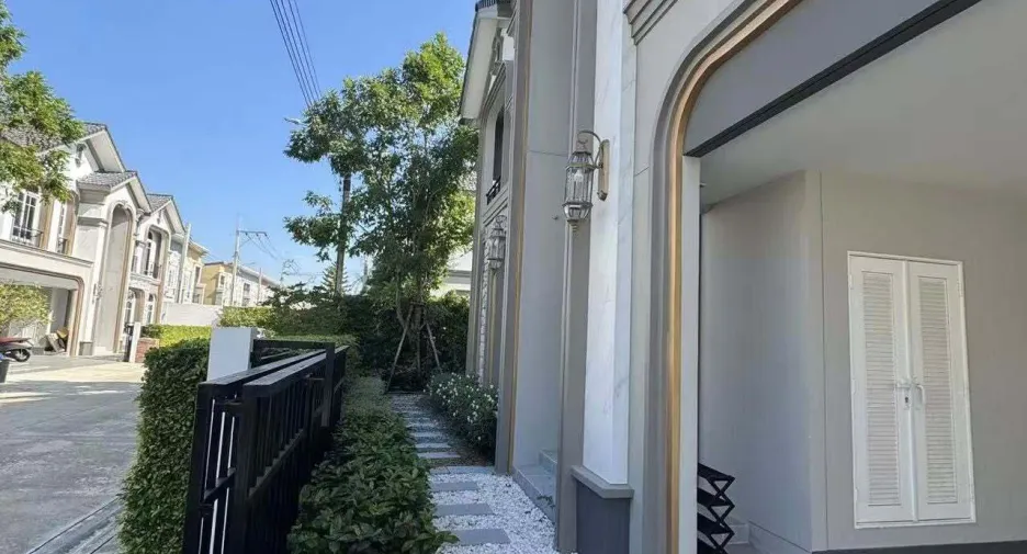 For sale 5 bedrooms house in Bang Phli, Samut Prakan