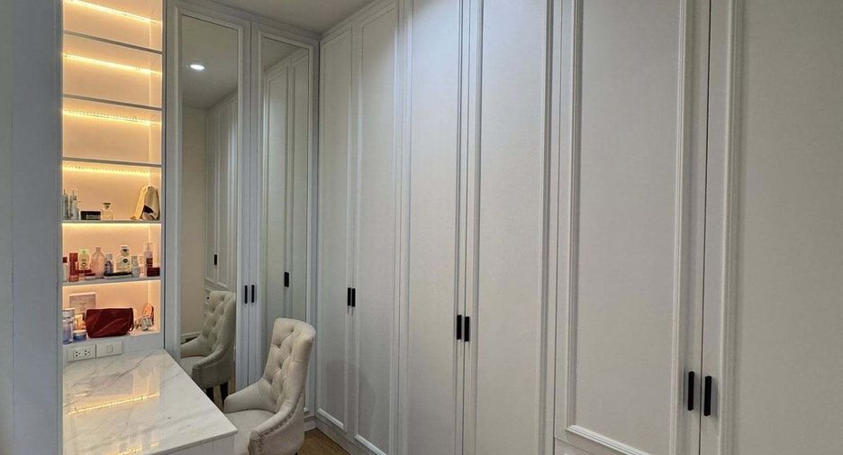 For sale 5 bedrooms house in Bang Phli, Samut Prakan