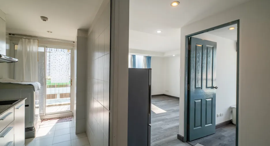 For sale 1 bed condo in Khlong Toei, Bangkok