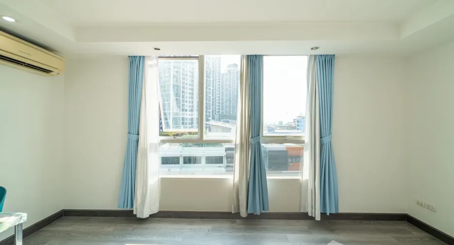 For sale 1 bed condo in Khlong Toei, Bangkok