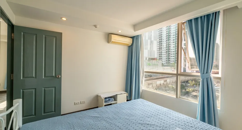 For sale 1 bed condo in Khlong Toei, Bangkok