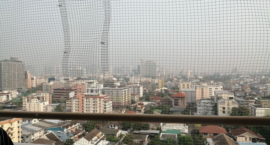 For sale 1 bed condo in Huai Khwang, Bangkok