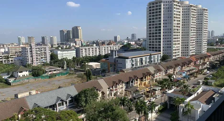For sale 2 bedrooms condo in Bang Kapi, Bangkok