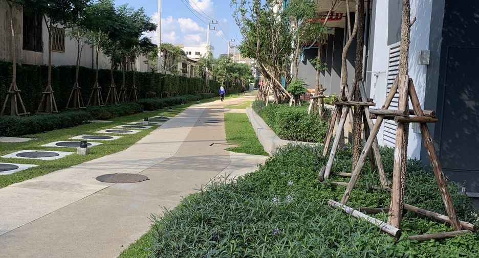 For sale 2 bedrooms condo in Bang Kapi, Bangkok