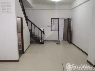 出租 2 卧室 联排别墅 在 Min Buri, 曼谷