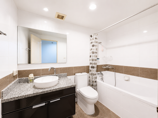 For sale 1 bed condo in Khlong Toei, Bangkok