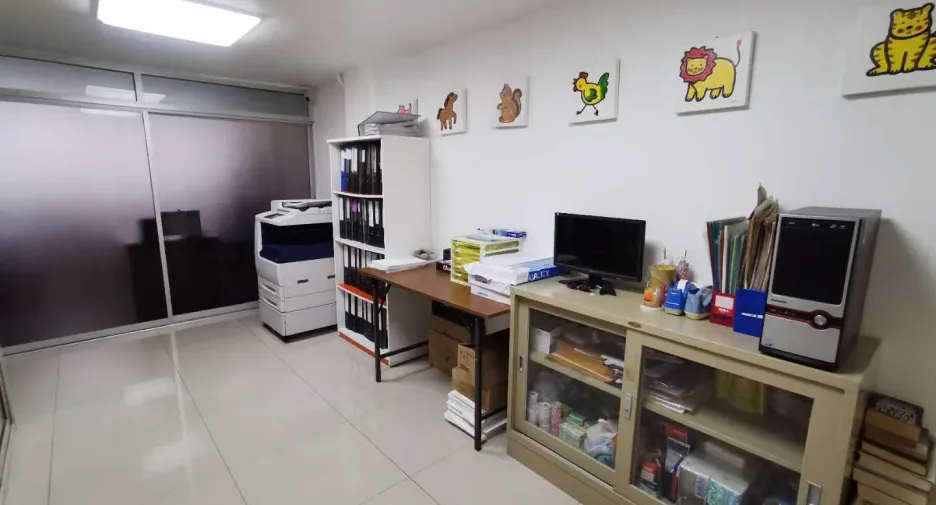 Büro zum Kauf und zur Miete in Watthana, Bangkok