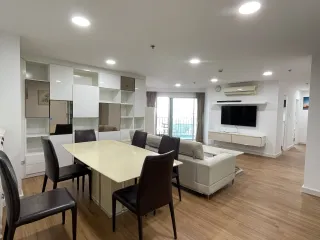 For sale and for rent 3 bedrooms condo in Huai Khwang, Bangkok