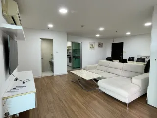 For sale and for rent 3 bedrooms condo in Huai Khwang, Bangkok