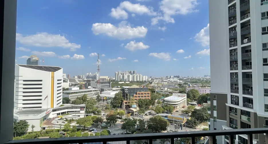 For sale そして for rent 3 ベッドルーム condo in Huai Khwang, Bangkok