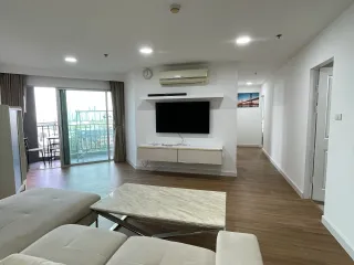 For sale and for rent 3 bedrooms condo in Huai Khwang, Bangkok