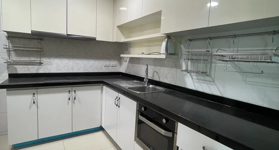 For sale そして for rent 3 ベッドルーム condo in Huai Khwang, Bangkok