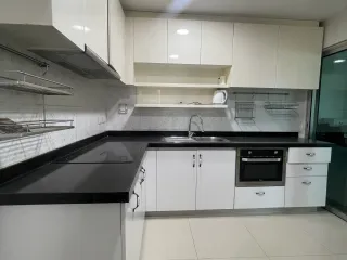 For sale and for rent 3 bedrooms condo in Huai Khwang, Bangkok