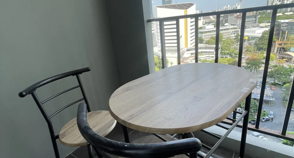 For sale そして for rent 3 ベッドルーム condo in Huai Khwang, Bangkok