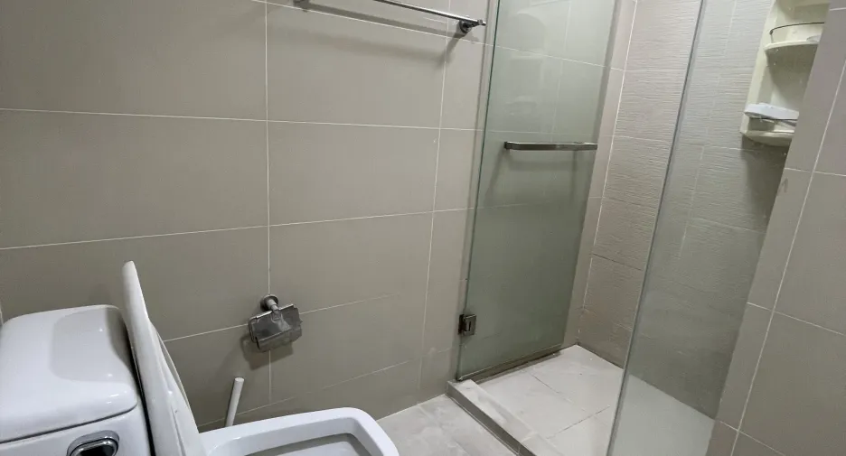 For sale そして for rent 3 ベッドルーム condo in Huai Khwang, Bangkok