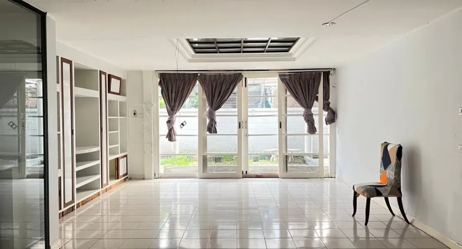 For sale 4 bedrooms house in Suan Luang, Bangkok