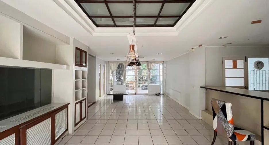 For sale 4 bedrooms house in Suan Luang, Bangkok