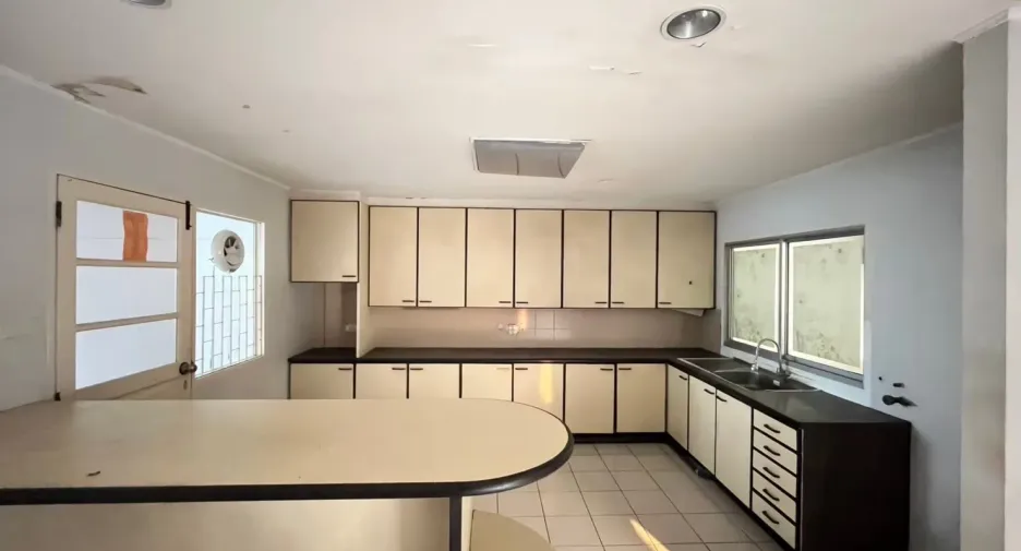 For sale 4 bedrooms house in Suan Luang, Bangkok