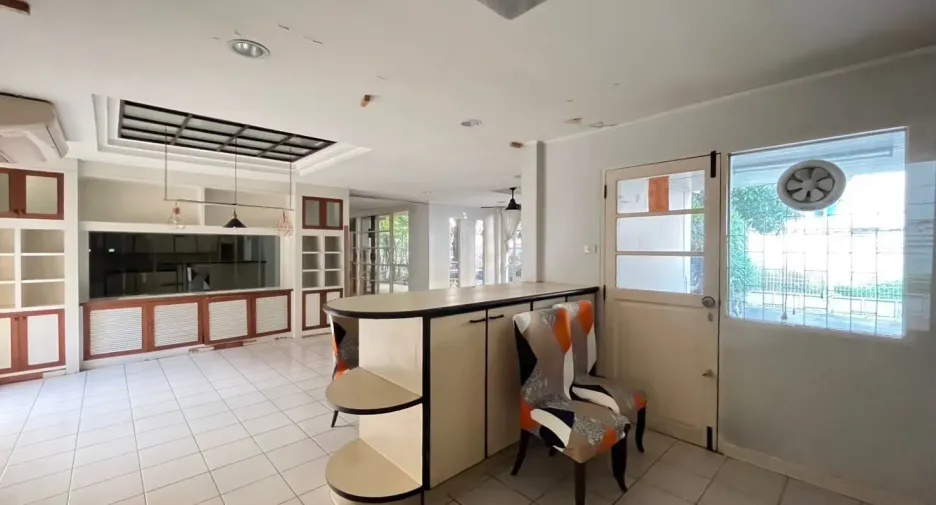 For sale 4 bedrooms house in Suan Luang, Bangkok