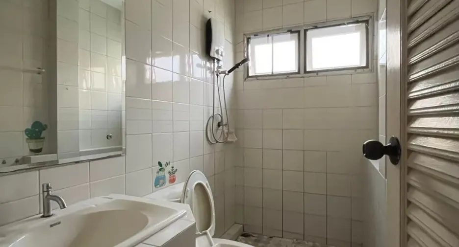For sale 4 bedrooms house in Suan Luang, Bangkok