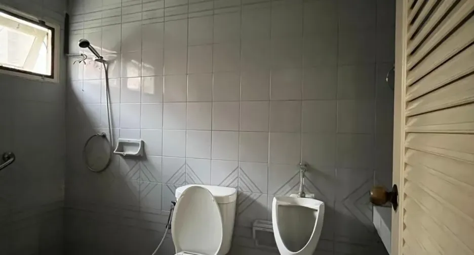 For sale 4 bedrooms house in Suan Luang, Bangkok
