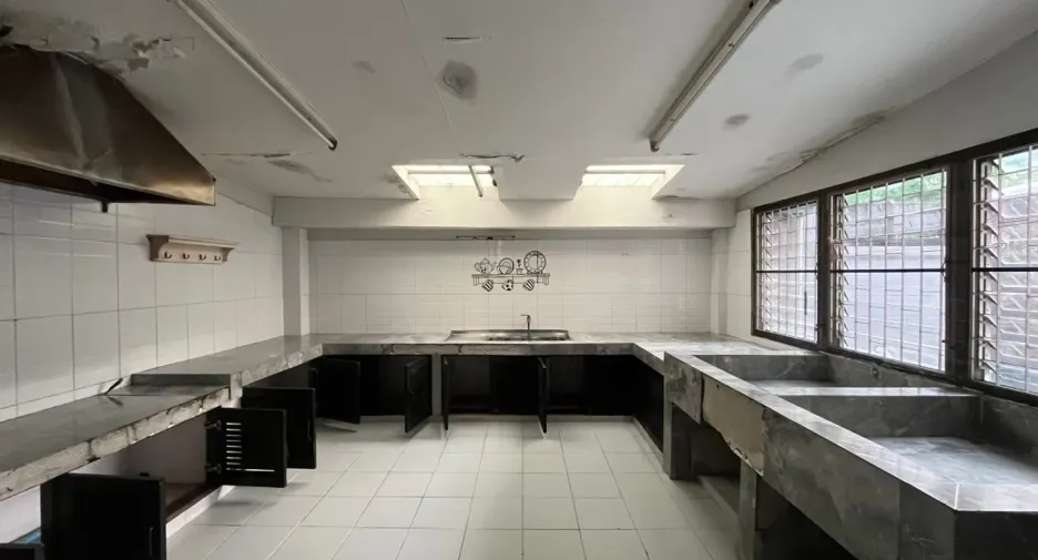 For sale 4 bedrooms house in Suan Luang, Bangkok