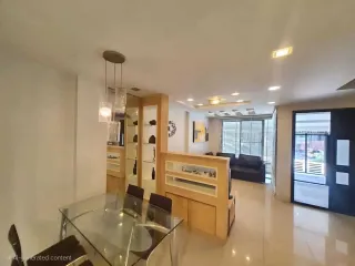 Casa adosada en venta de 3 habitaciones en Suan Luang, Bangkok