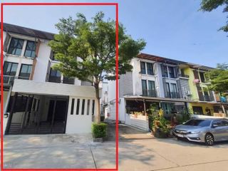 Casa adosada en venta de 3 habitaciones en Suan Luang, Bangkok