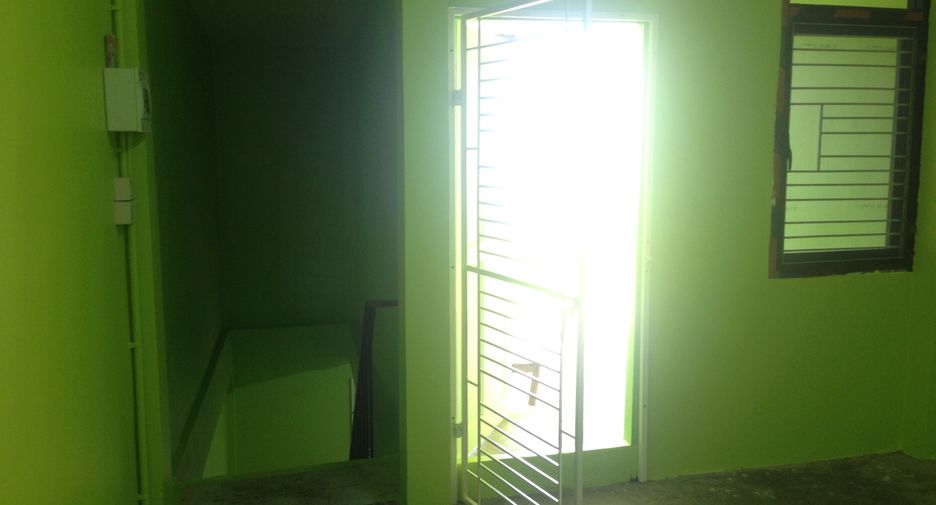 For rent 1 bed townhouse in Thon Buri, Bangkok