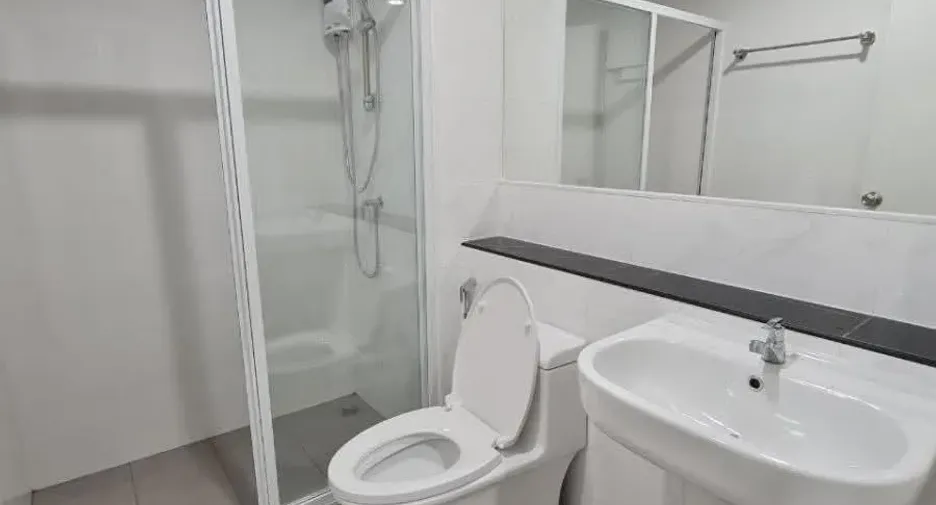 For rent 1 bed condo in Thon Buri, Bangkok