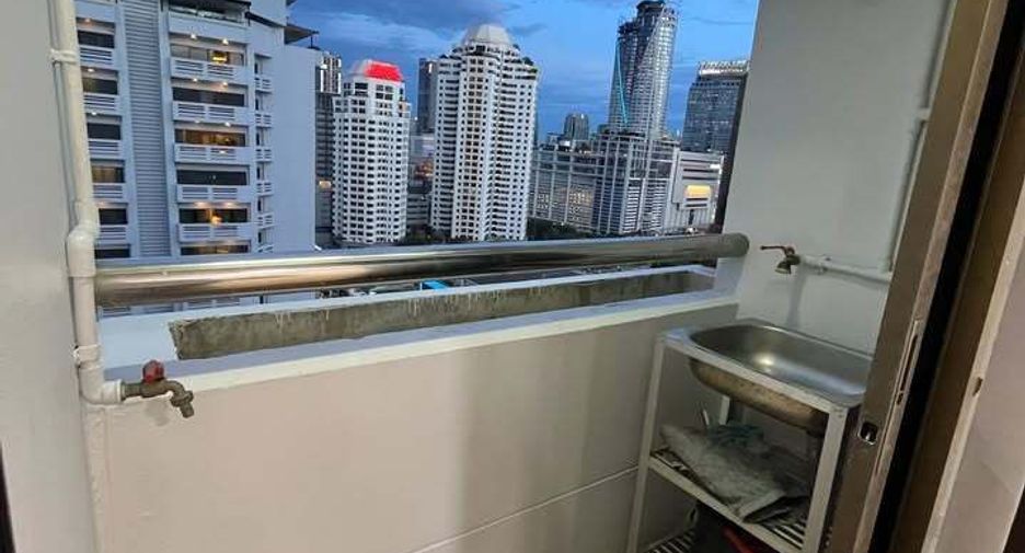 For rent studio condo in Pathum Wan, Bangkok