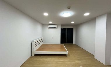 For rent studio condo in Pathum Wan, Bangkok