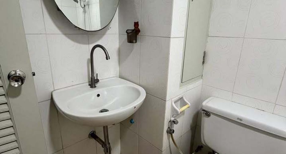 For rent studio condo in Pathum Wan, Bangkok